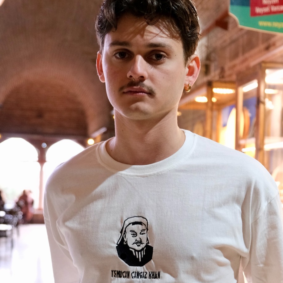 Cengiz Han Nakışlı Oversize T-Shirt